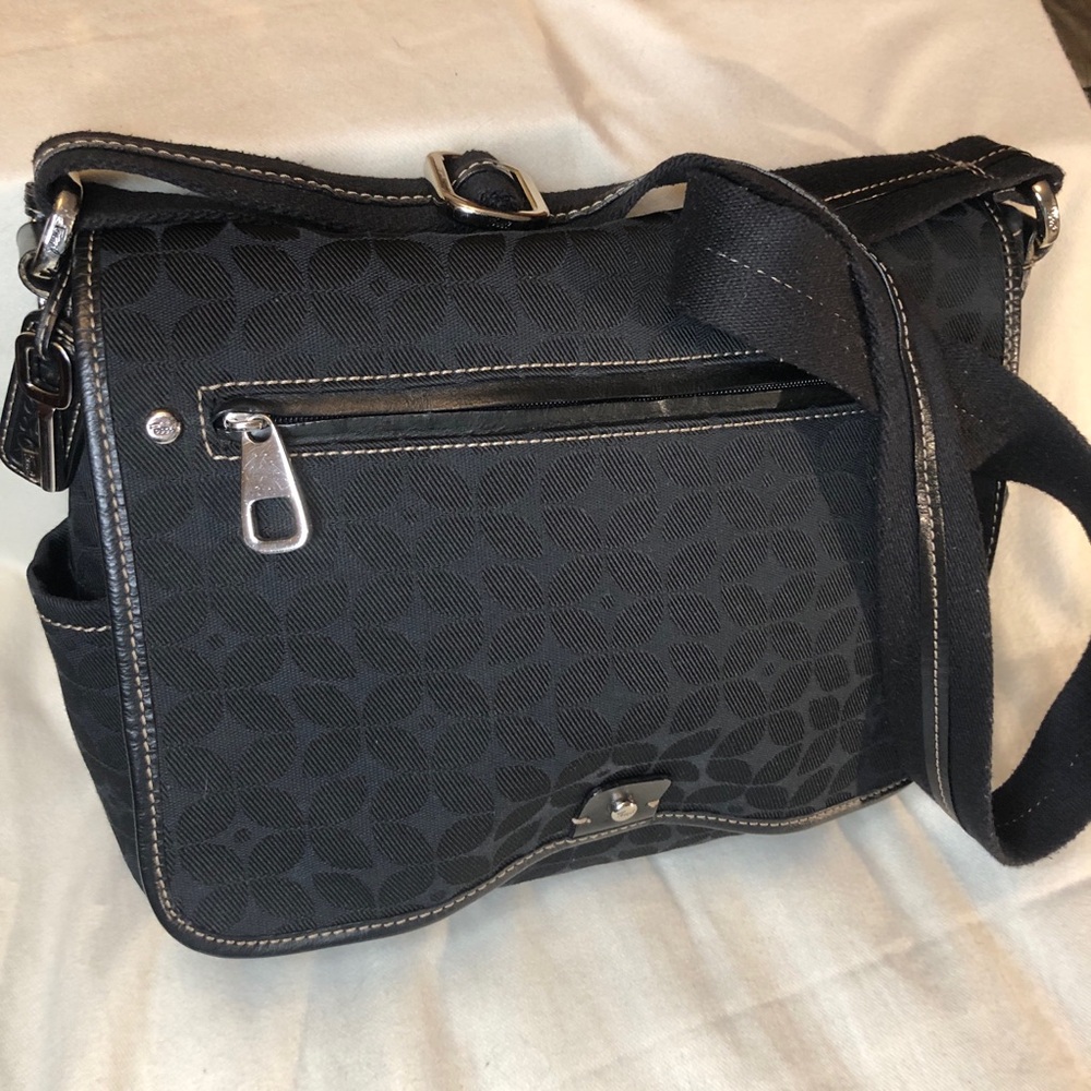 Fossil Black Messenger Bag with Adjustable Strap. Like new. OG hangtag and key - Picture 2 of 16